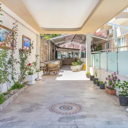 Near To Center And Διαμέρισμα