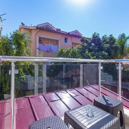 Near To Center And Διαμέρισμα